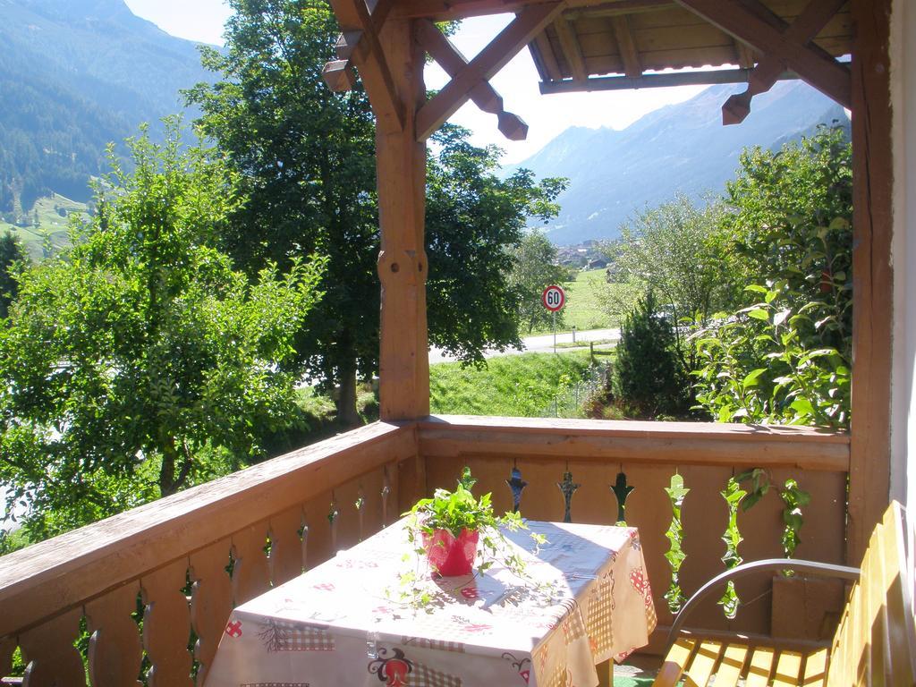 Апартаменти Haus Ruetzbach Нойштіфт-ім-Штубайталь Номер фото