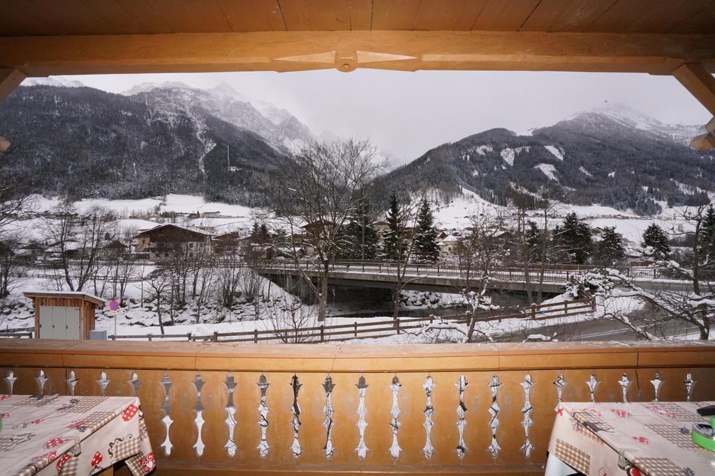 Апартаменти Haus Ruetzbach Нойштіфт-ім-Штубайталь Екстер'єр фото